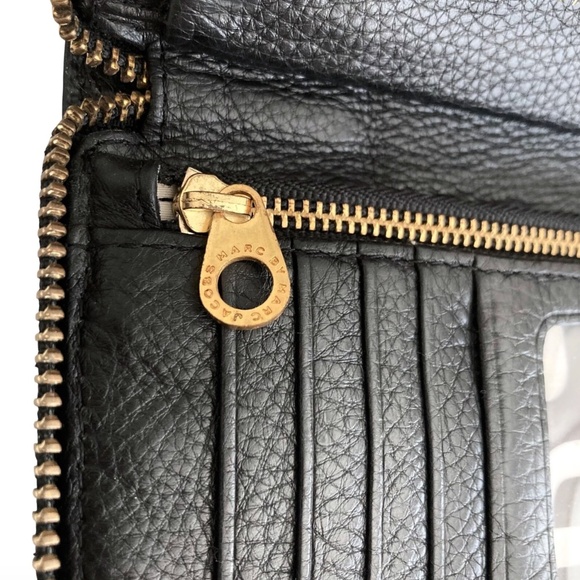 MARC BY MARC JACOBS Classic Q Italian Pebbled Leather Wristlet Wallet Zip Black - Picture 6 of 9